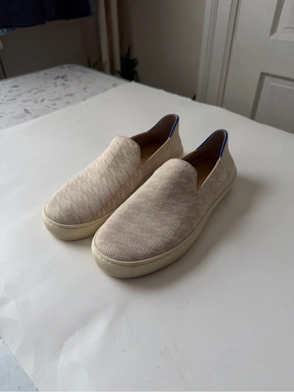 Rothy’s Ivory Houndstooth Slip On Sneaker Shoes Classic Blue Heel Casual Sz 7